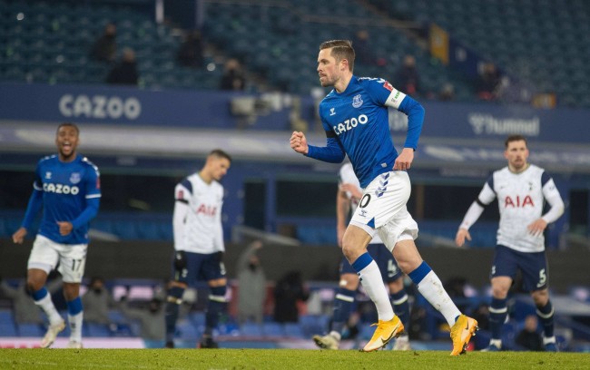 莱万选择在 莱万选择在